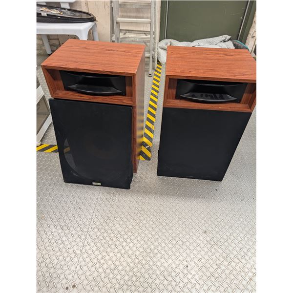 Ultra linear Speakers with Thump Bass Woofers