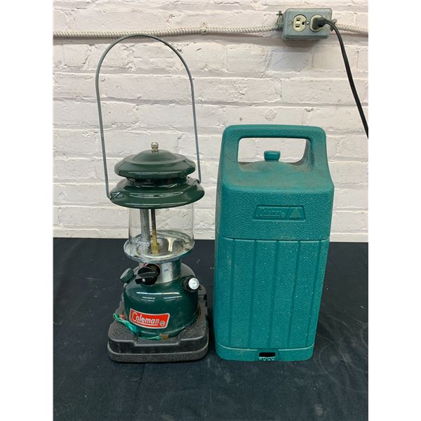 Coleman Oil Lantern Lamp *cracked glass* with Case
