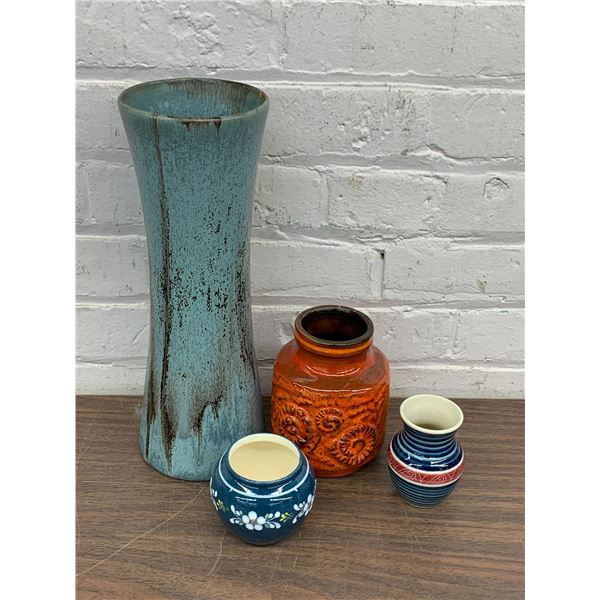 4pcs Ceramic Vases (some are chipped)