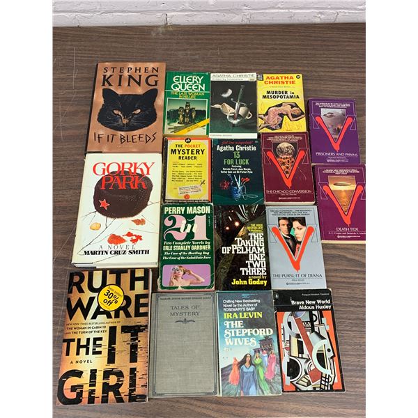 Lot of 17pcs Pocket Books, Mystery, Horror, Stephen King, Agatha Christie, Hardcovers, etc