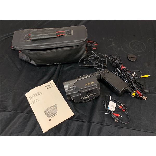 SANYO VM-PS12 8mm Camcorder w Bag, Battery, Charger and Cables *works*
