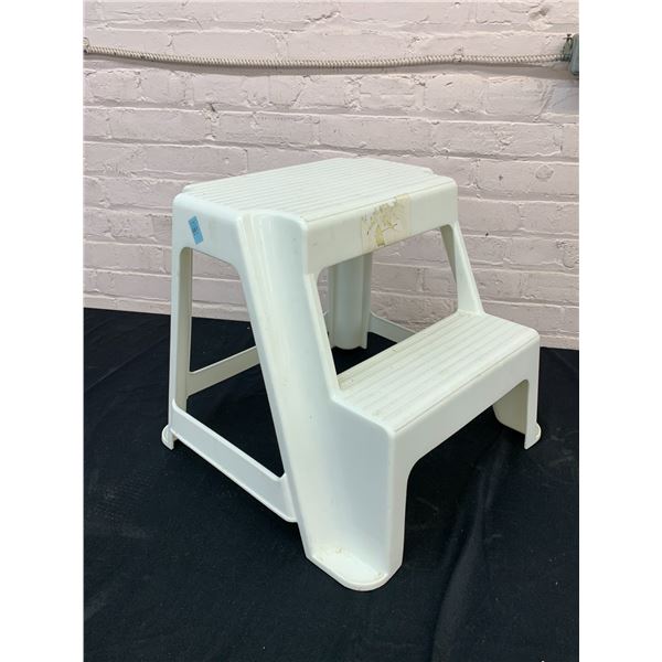 Plastic 2-Step Ladder