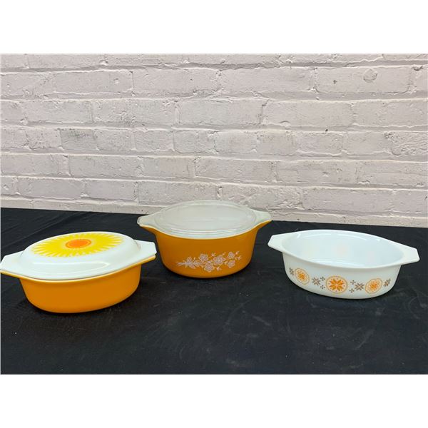 Lot of 3 Vintage Pyrex Baking Casserole Dishes 2 w Lids "Butterfly Gold", "Town & Country", "Daisy"