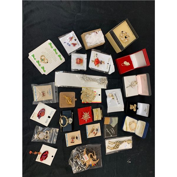 Lot of 1lb Fashion Costume Jewellery w Boxes