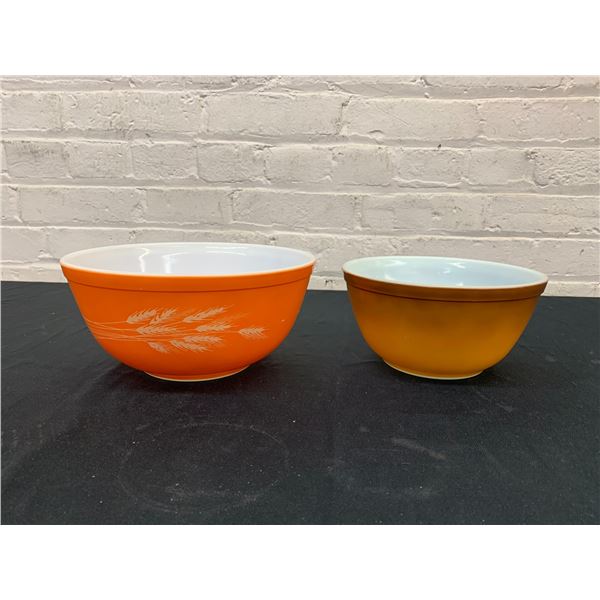 Lot of 2 Pyrex Mixing Bowls