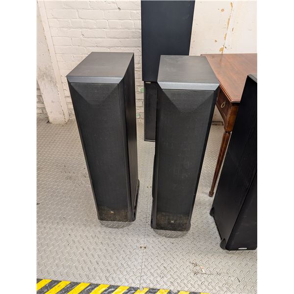 Pair of Acoustic Research AR9 Floor Speakers