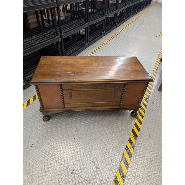 Antique Vintage Cedar Lined Hope Chest Blanket Box