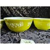 Image 4 : Vintage Pyrex Cinderella Bowls A
