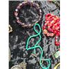Image 25 : Vintage Costume Jewelry A