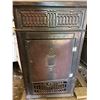 Image 2 : Enamel Cast-Iron Wood and Coal-Burning Stove Furnace