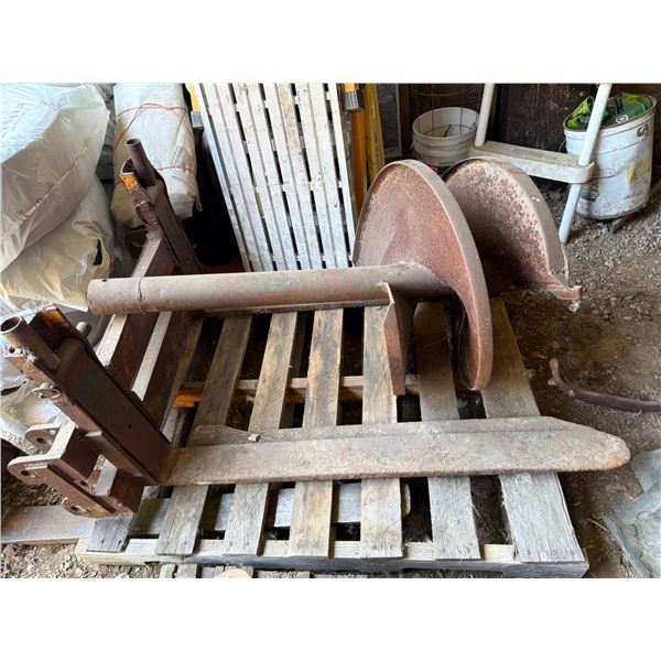 Massey-Ferguson Rusted Auger and Forks on Pallet