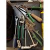 Image 2 : Carrying Case with Screwdrivers and Tools
