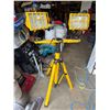 Image 1 : Yellow Adjustable Dual-Head Work Light Stand