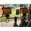 Image 2 : Yellow Adjustable Dual-Head Work Light Stand