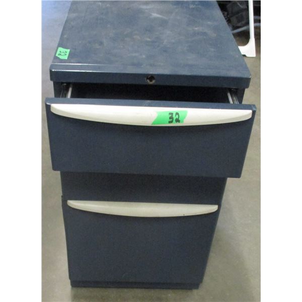 ESTATE:  3 DRAWER ROLLING STORAGE CABINET (APPROX. 28" H X 15" W X 24" L)