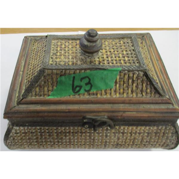 ESTATE:  WICKER STYLE SMALL TRUNK (APPROX. 10" L X 8" W X 7"H)