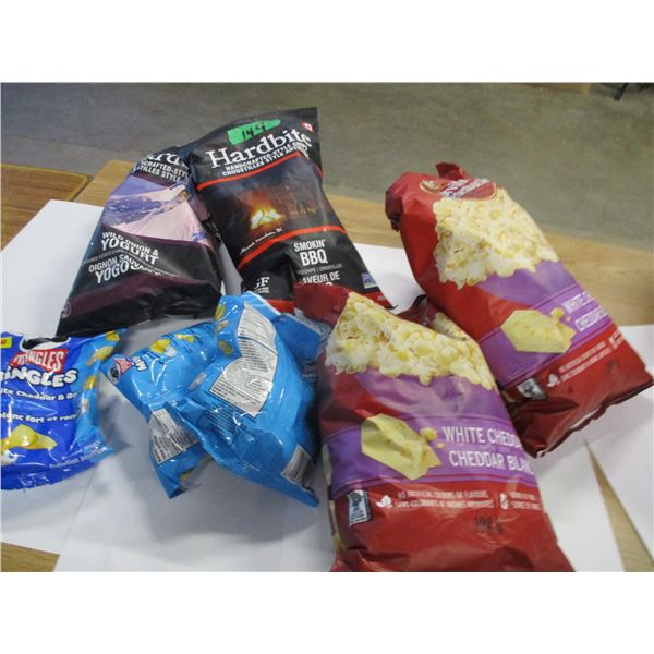 FREIGHT DAMAGE (AS IS):  BOX C/W ASSORTED CHIPS