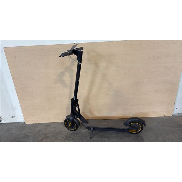 SEGWAY NINEBOT KICKSCOOTER MODEL:NB-42D0-02D9 W/O A CHARGER