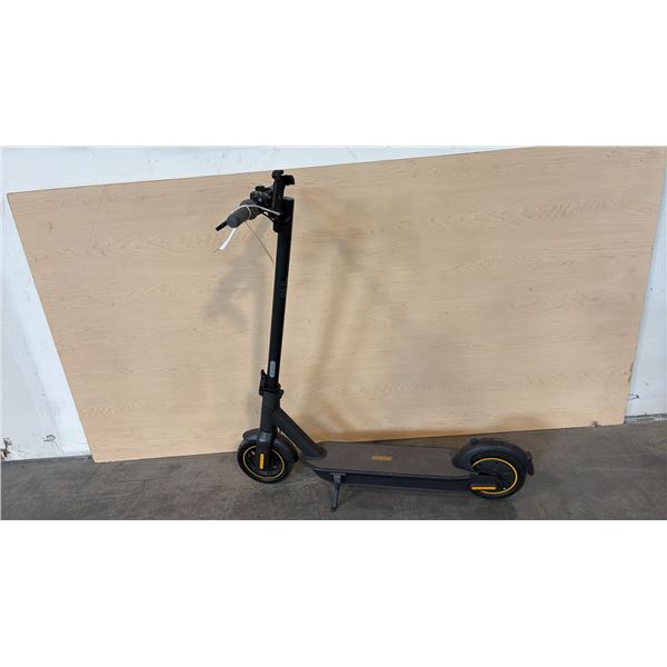 SEGWAY NINEBOT KICKSCOOTER MODEL:NB-42D0-02D9 W/O A CHARGER
