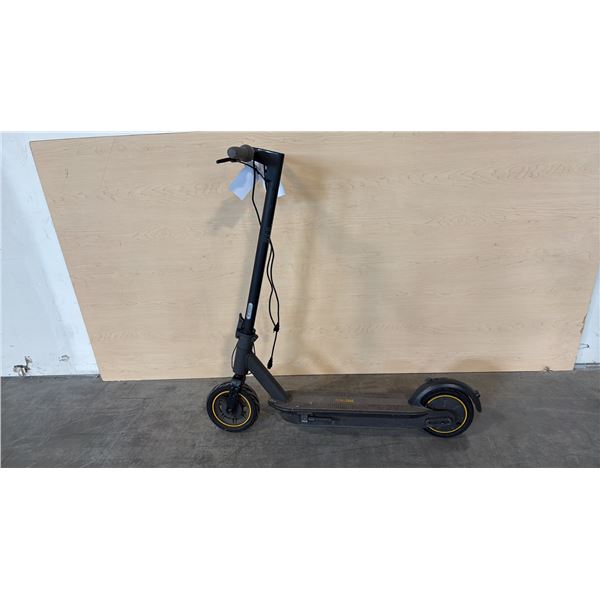 SEGWAY NINEBOT KICKSCOOTER MODEL:NB-42D0-02D9 W/O A CHARGER W/ BRAKE ISSUE