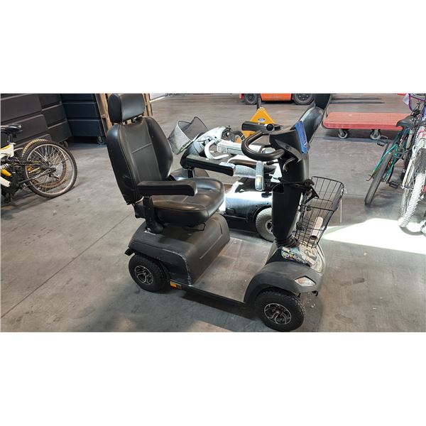 INVACARE PEGASUS METRO 4-WHEEL MID-SIZED MOBILITY SCOOTER - LEFT ARM REST ISSUES AND COSMETIC DAMAGE