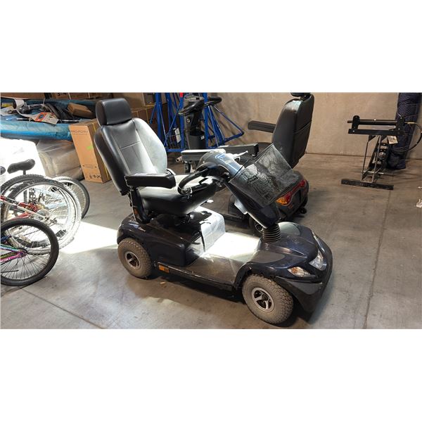 INVACARE COMET 4-WHEEL MID-SIZED MOBILITY SCOOTER W/ COSMETIC ISSUES
