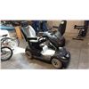 Image 1 : INVACARE COMET 4-WHEEL MID-SIZED MOBILITY SCOOTER W/ COSMETIC ISSUES