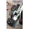 Image 3 : INVACARE COMET 4-WHEEL MID-SIZED MOBILITY SCOOTER W/ COSMETIC ISSUES
