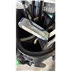 Image 3 : BLACK GOLF BAG W/ ASSORTED GOLF CLUBS