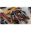 Image 3 : MIXED HAND TOOLS INCL CROWBARS, BOLT CUTTERS, TIN SNIPS, SLEDGE HAMMER AND MORE
