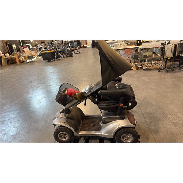 SHOPRIDER 4-WHEEL MID-SIZED MOBILITY SCOOTER