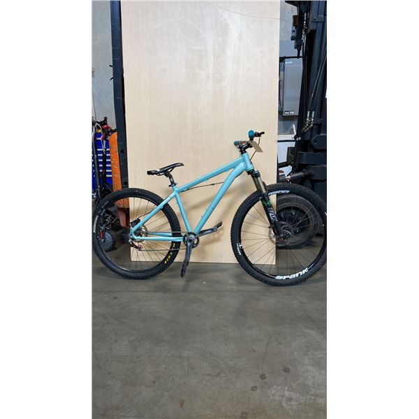LIGHT BLUE ROCKY MOUNTAIN FRONT-SUSPENSION SINGLE-SPEED HYBRID BIKE