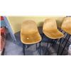 Image 2 : HIGH-BACK LOUNGE SEATING W/ FOUR BAR STOOLS