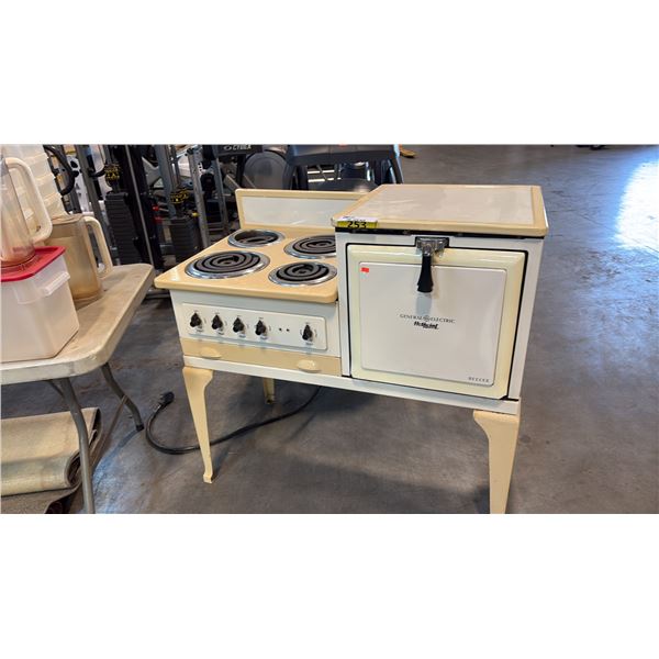 PORCELAIN FINISH GENERAL ELECTRIC BEECEE HOTPOINT ELECTRIC STOVE/OVEN CIRCA 1920-1930