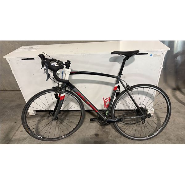 RALEIGH MERIT 1 16-SPEEDS ENTRY-LEVEL ENDURANCE ROAD BIKE - NO PEDALS AND PROBLEM WITH WHEELS