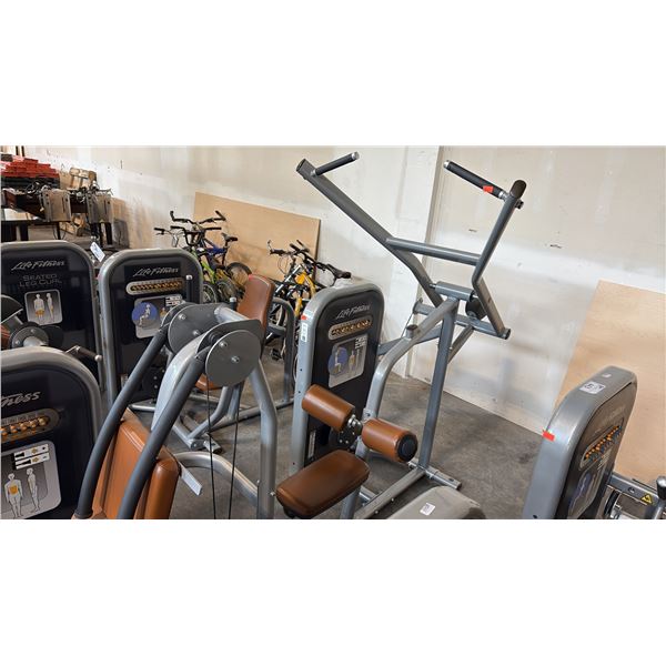 LIFE FITNESS LAT PULLDOWN STATION