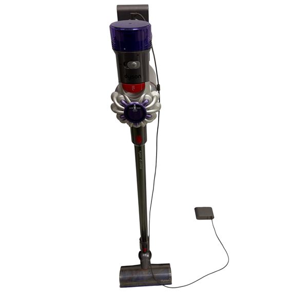 Dyson V8 Cordless Vacuum with charger - working condition