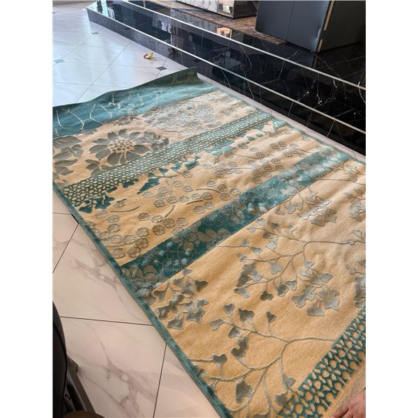 New Light Blue Daisy - Approx: 114" x 78" - Material Blended Wool With Acylic