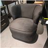 Image 2 : Plush Velvet Wrap-Around Accent Chair - RV: $745 (29')
