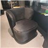 Image 4 : Plush Velvet Wrap-Around Accent Chair - RV: $745 (29')