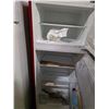 Image 3 : Igloo Retro-Style 7.5 Cu. Ft. Top-Freezer Refrigerator - Red - Tested and Working