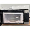 Image 2 : Blomberg Over-the-Range Non-convection Microwave - Model number BOTR30102SS - S/n 2110160610 - Backe