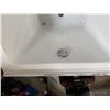 Image 2 : Fiberglass RH Drain Bathtub 32"x60"x20.5"
