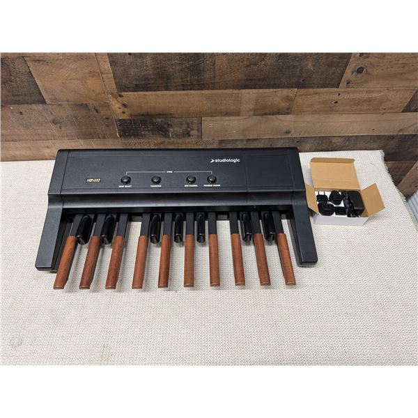 Studiologic MP-117 MIDI Controller Pedal Board Kit 28"L
