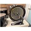 Image 2 : Aquarium & Remo Drum Set w/ 4 Drums, Stands, Drum Pedal, Stool, etc