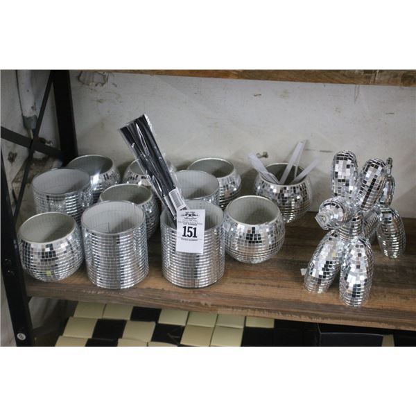 Mirrored Balloon Dog, Display Cups