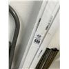 Image 1 : 8'  White Molding