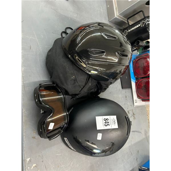 Ski Helmets 2, Goggles/Hats/Gloves