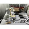 Image 2 : 4 Canister Set with Knives, Grill Racks