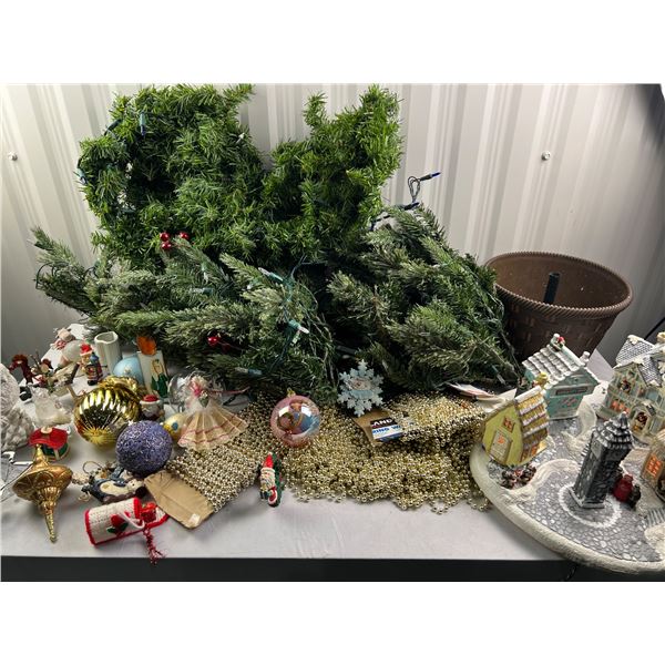 Christmas Tree & Decor